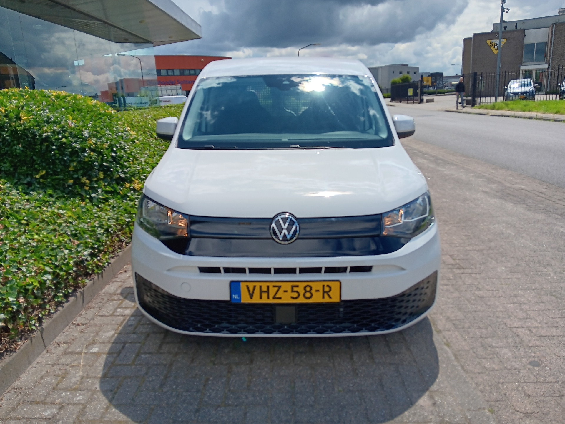 39044332-2.jpg