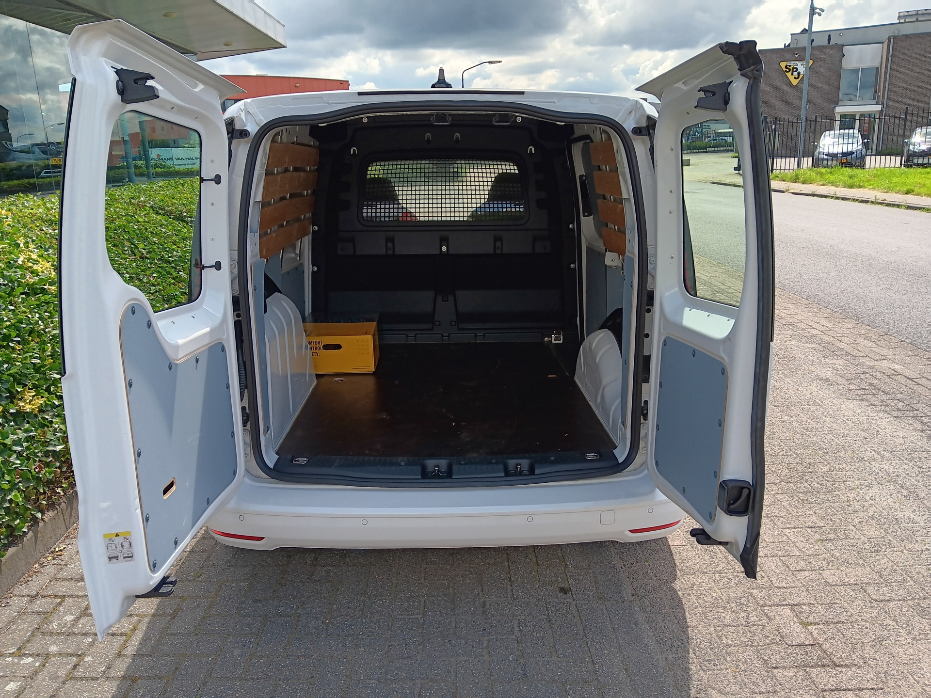 39044332-8.jpg