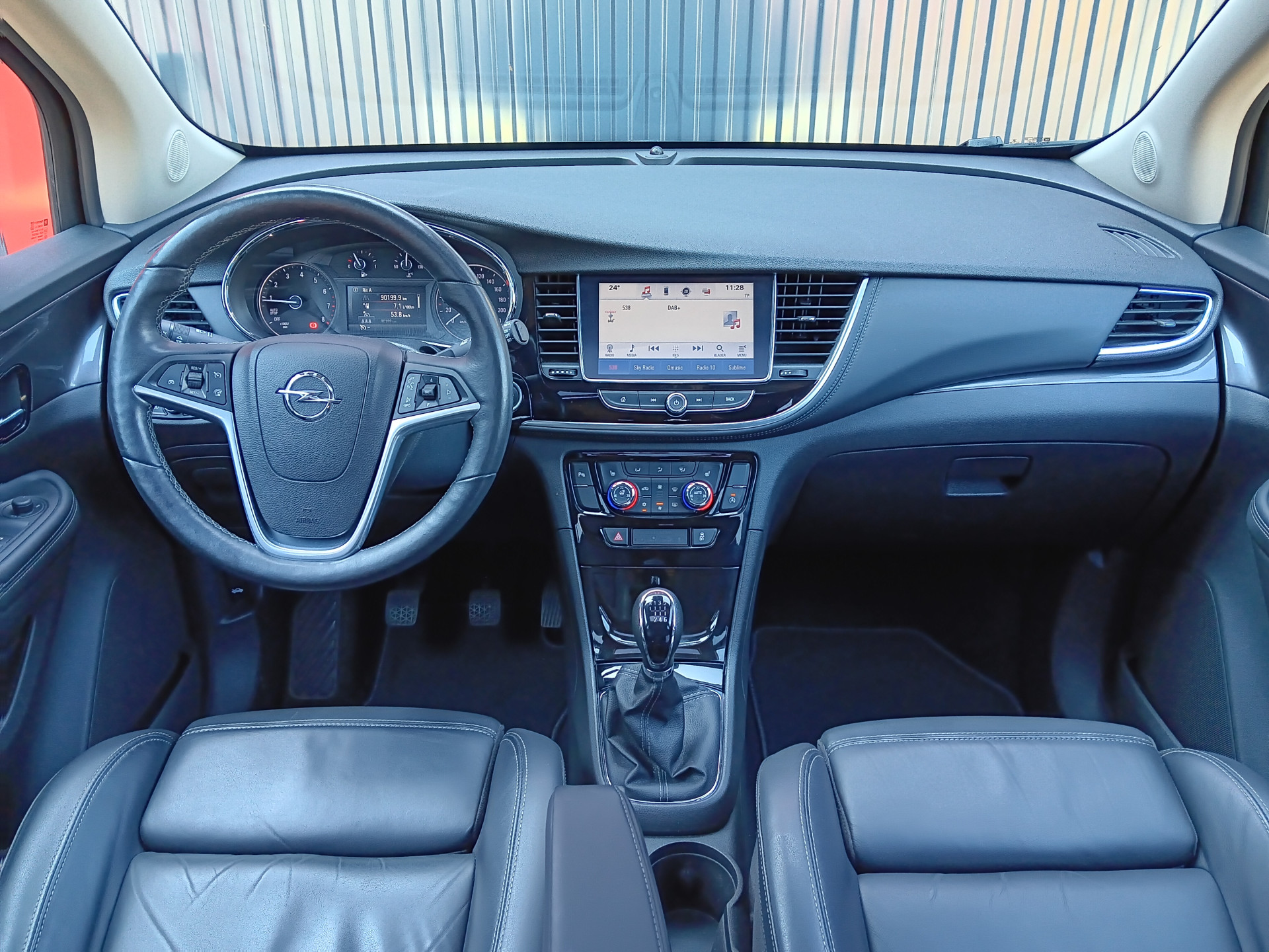39421106-10.jpg