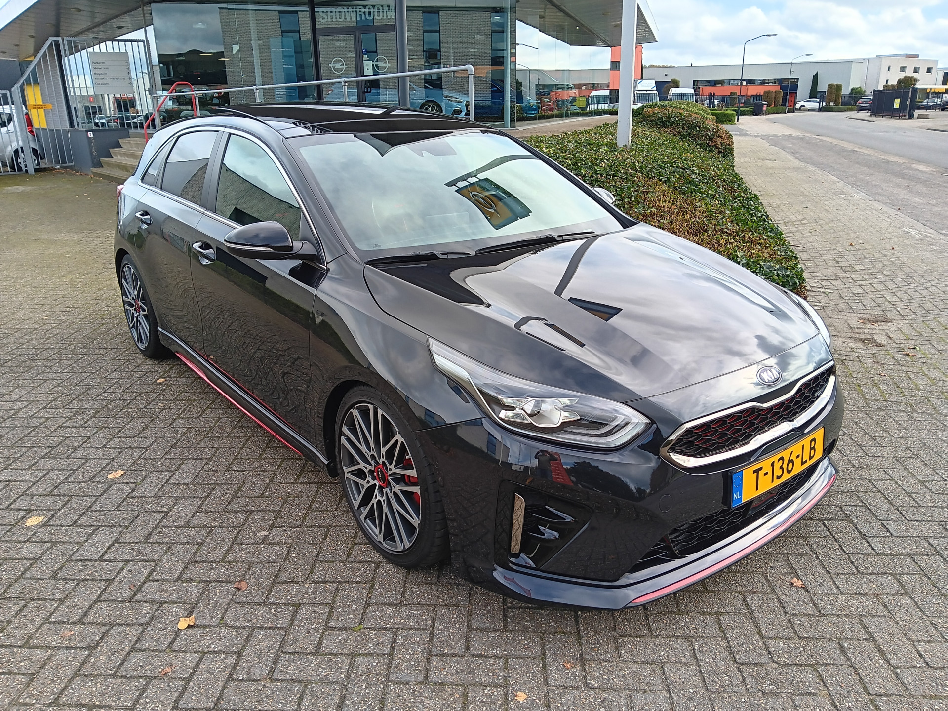 40860645-3.jpg
