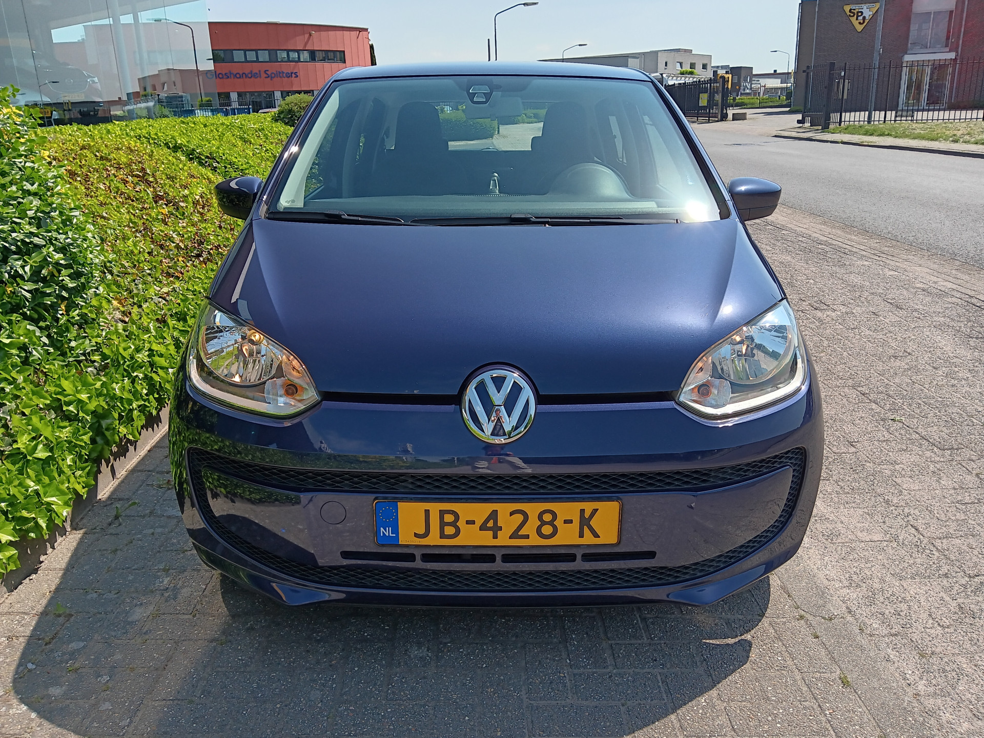 44677677-2.jpg