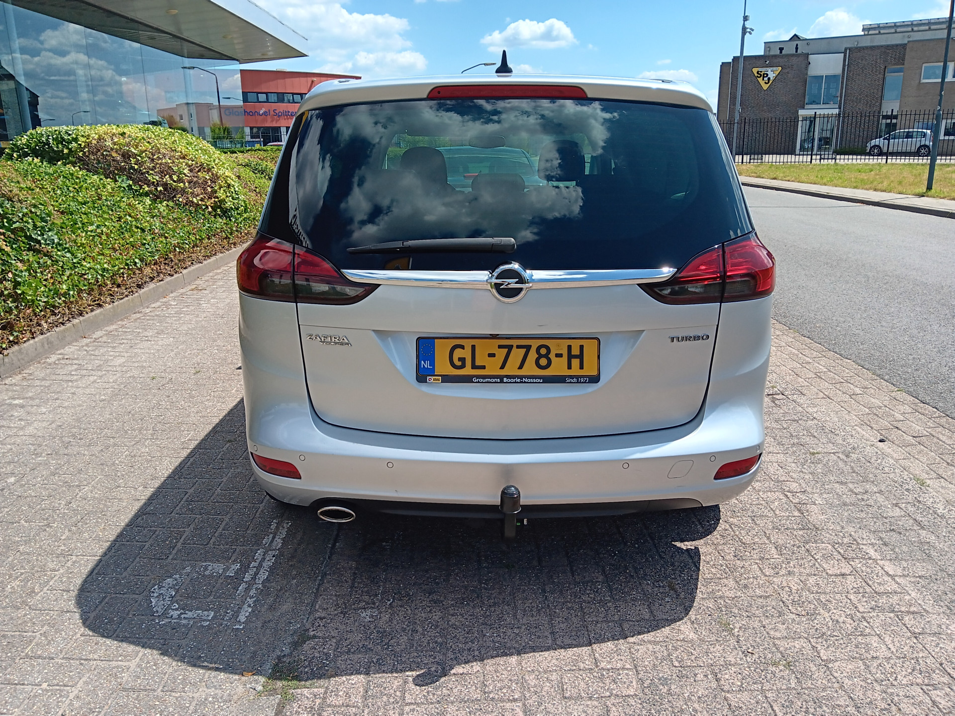 46272427-6.jpg
