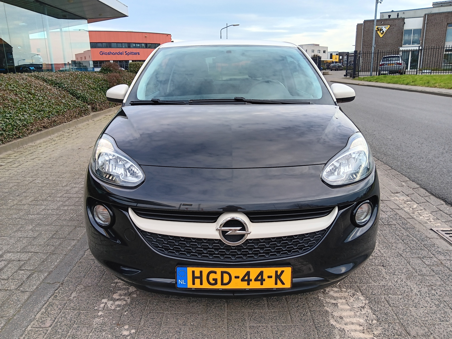 46902277-2.jpg