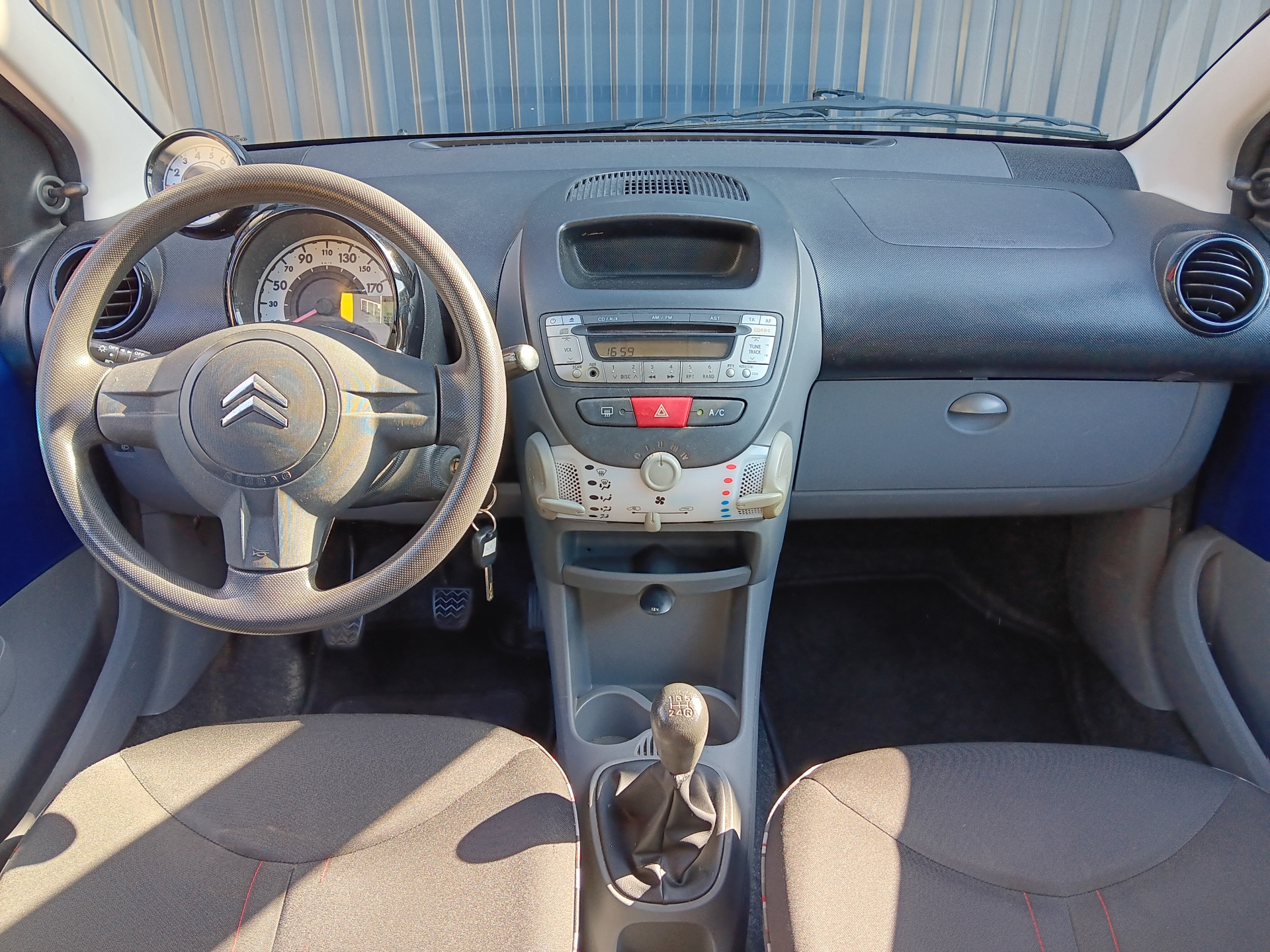 47056830-10.jpg