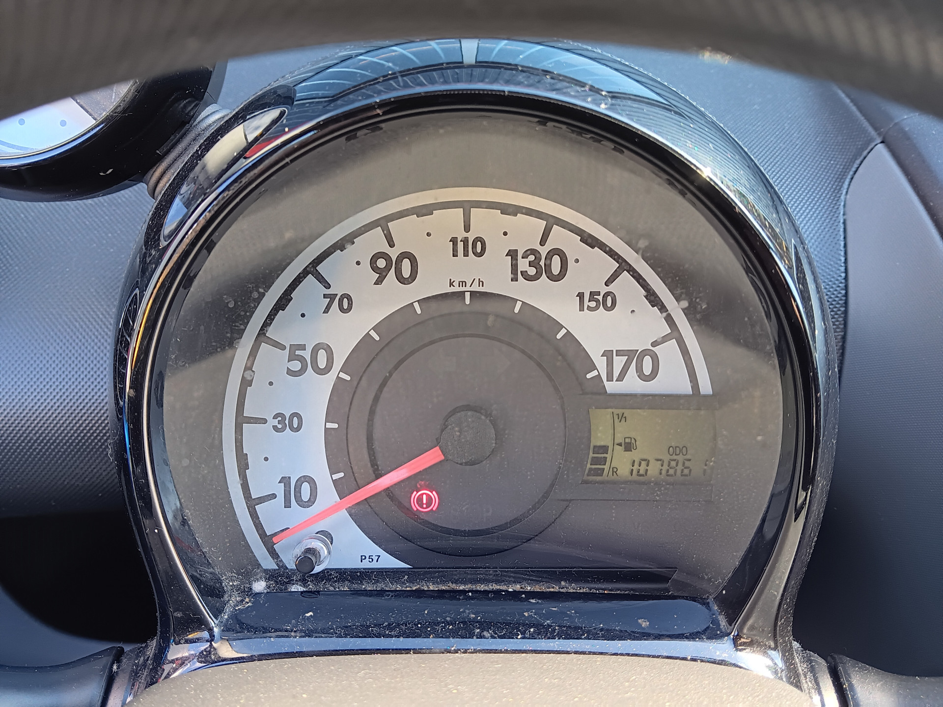 47056830-12.jpg