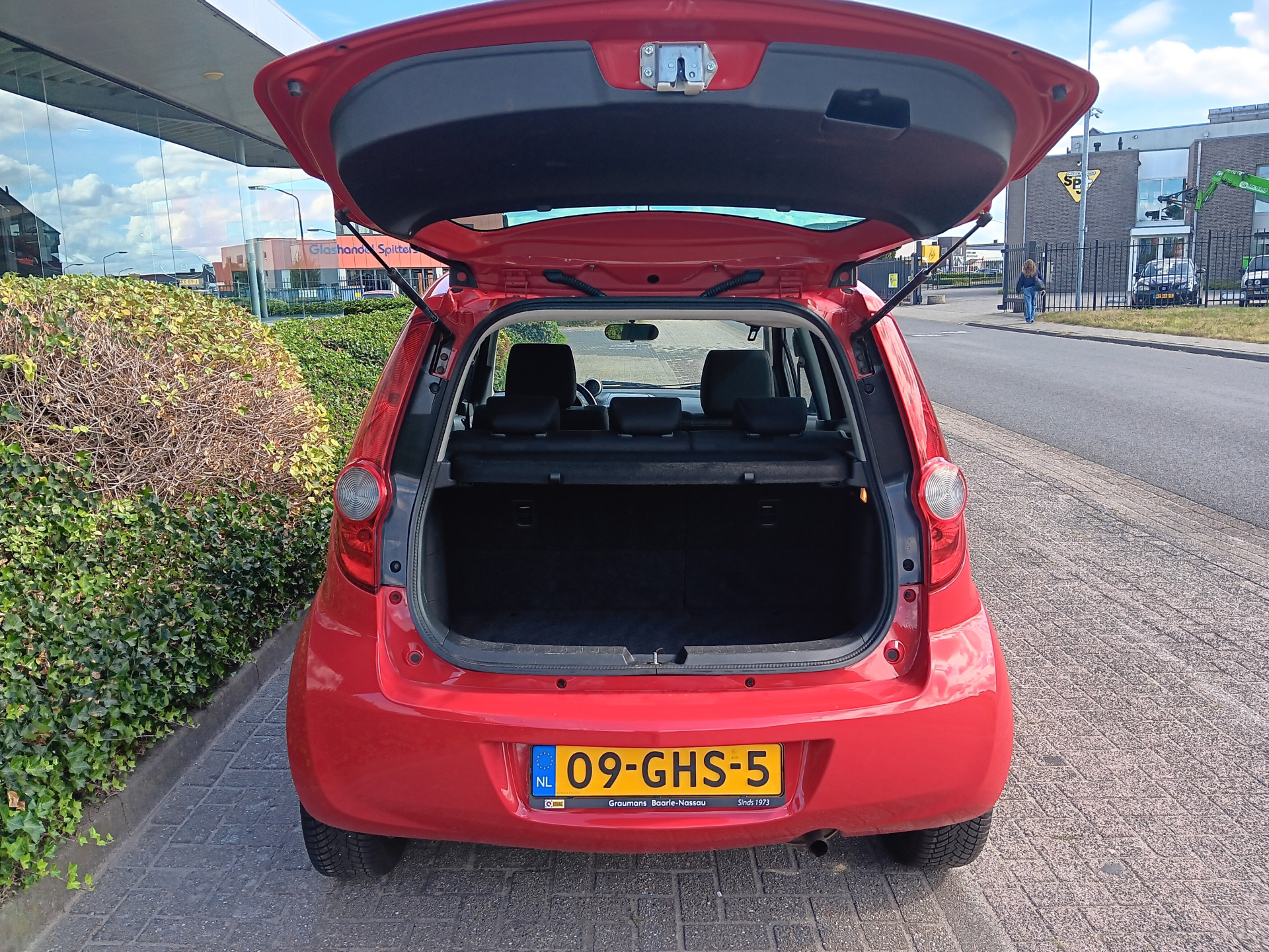 47351288-6.jpg