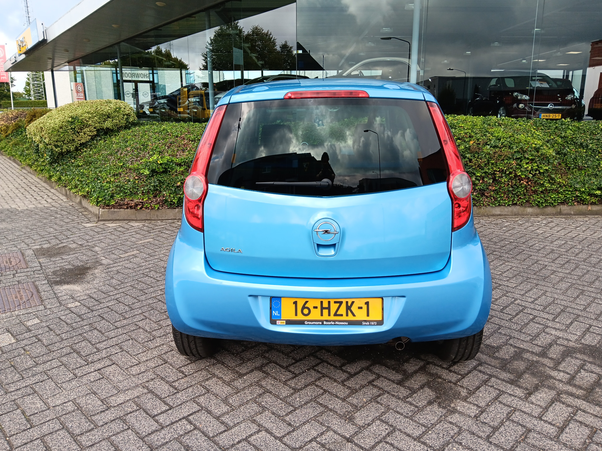 47489584-7.jpg