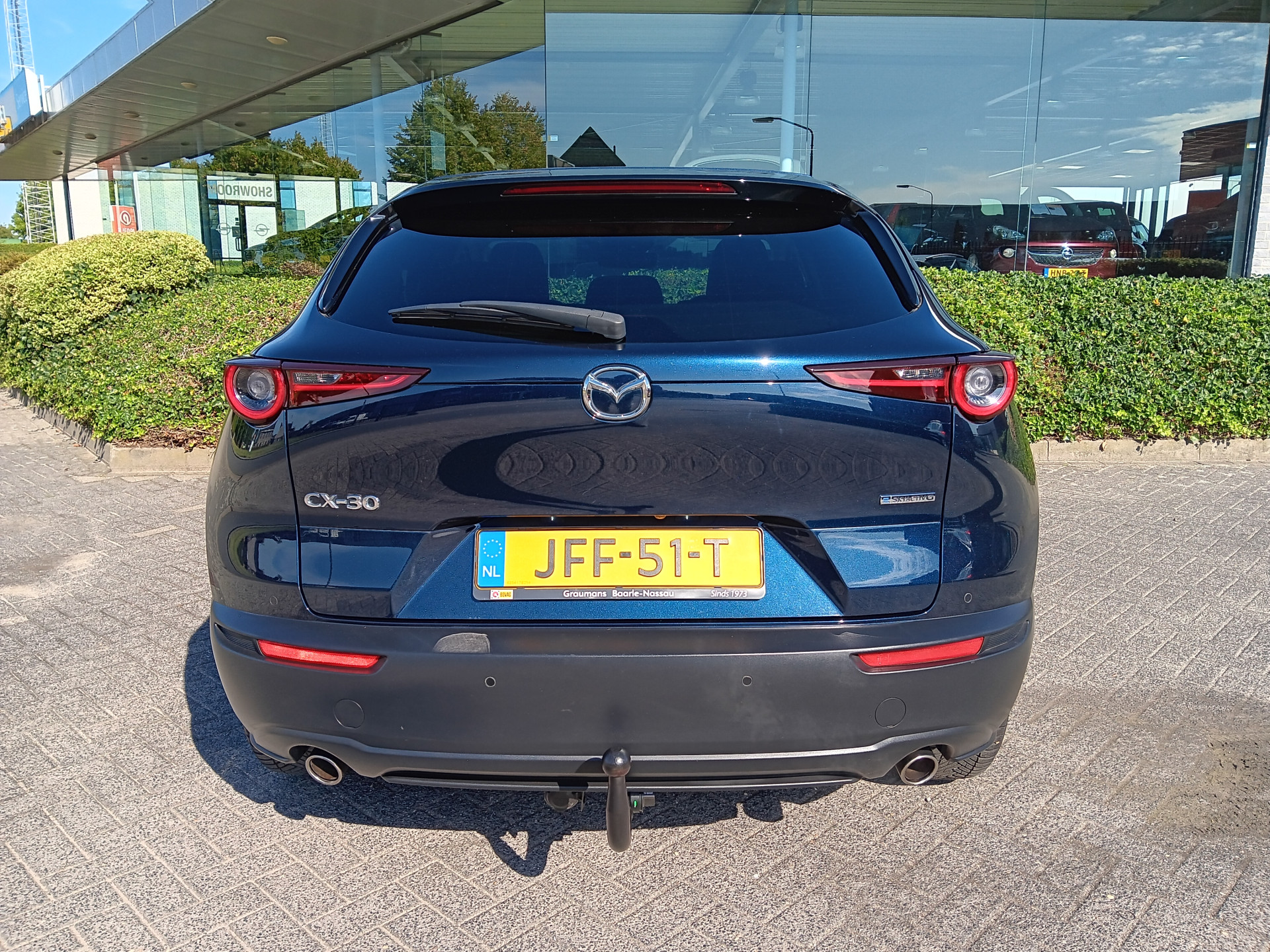 47505933-7.jpg