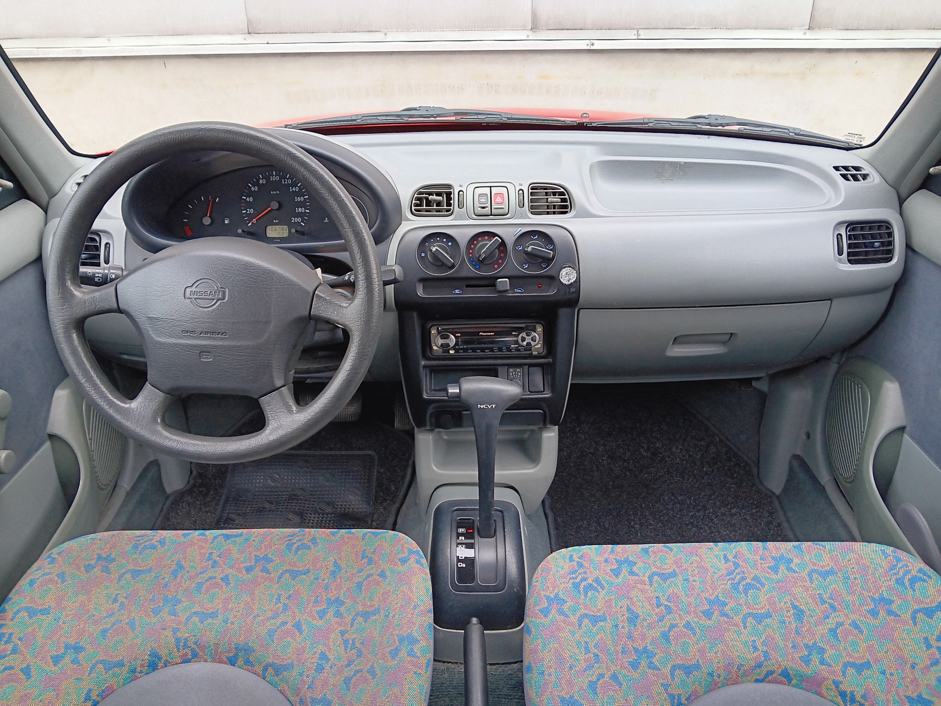 48303942-12.jpg