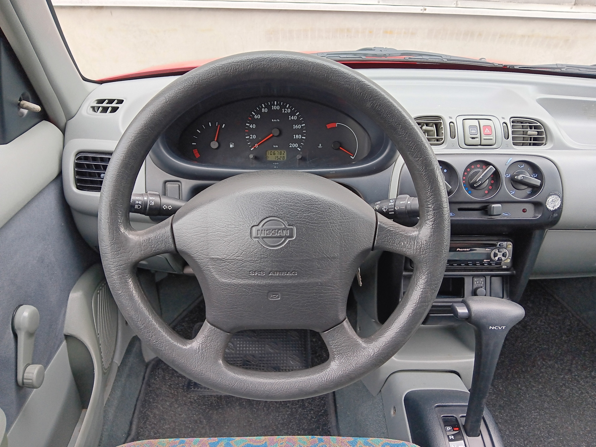 48303942-13.jpg