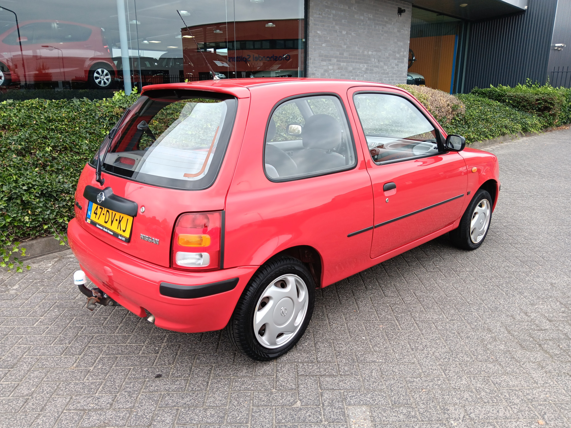 48303942-4.jpg