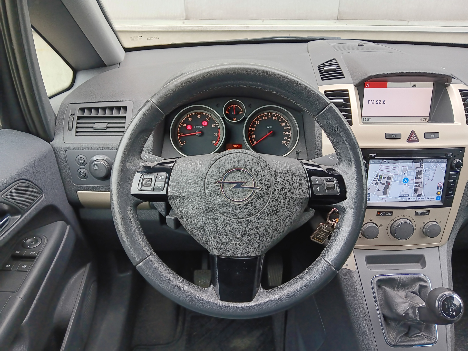 48351390-13.jpg