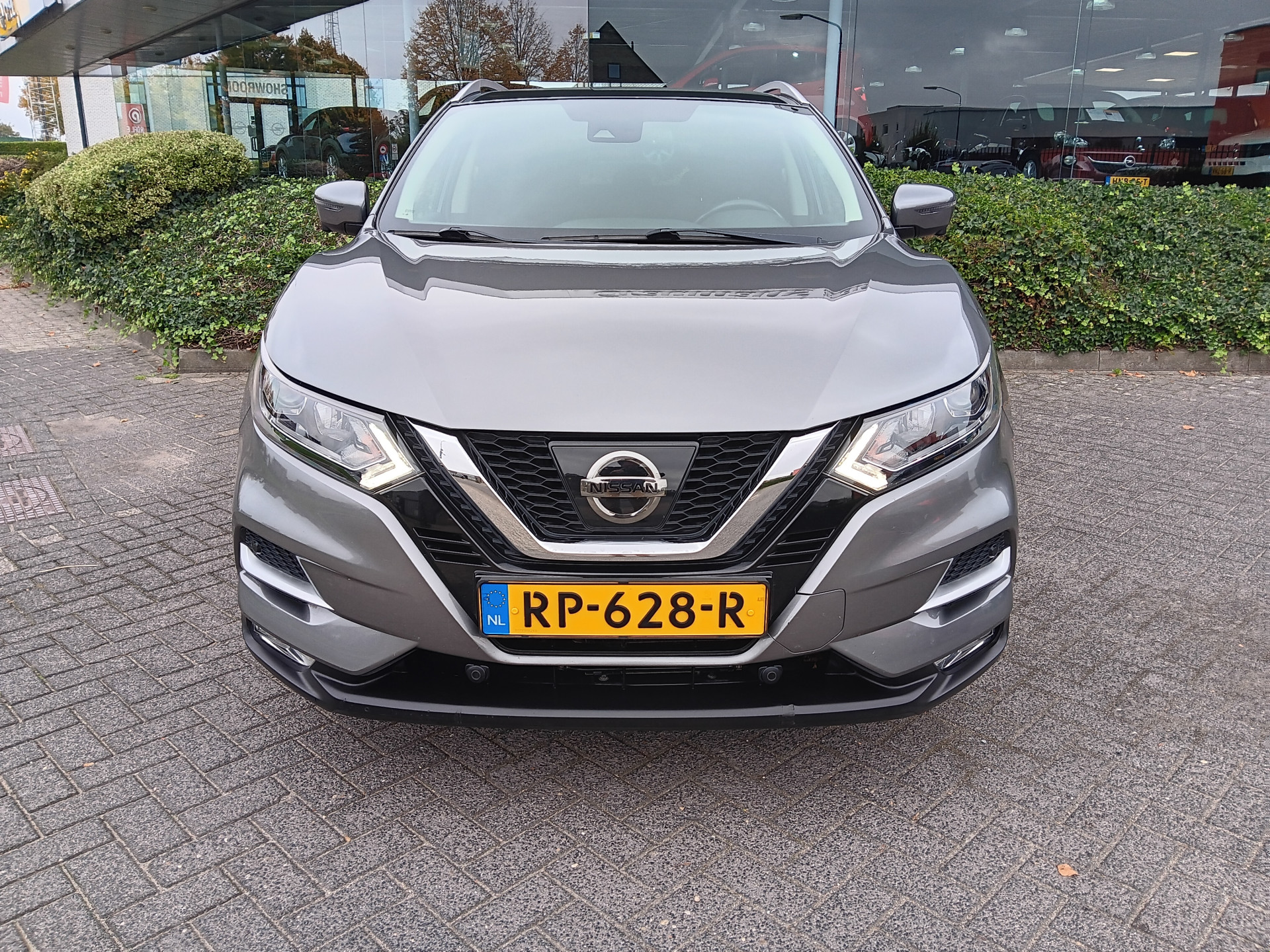 48402193-2.jpg